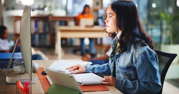 Flexible Online Course Help for Students Balancing Everything